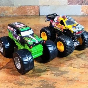 2-Lot Hot Wheels Monster Jam Trucks • Grave Digger / Team Hot Wheels •1:64 Scale